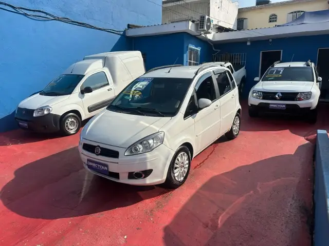 Carro Fiat Idea 2013 Attractive 1.4 8V (Flex)