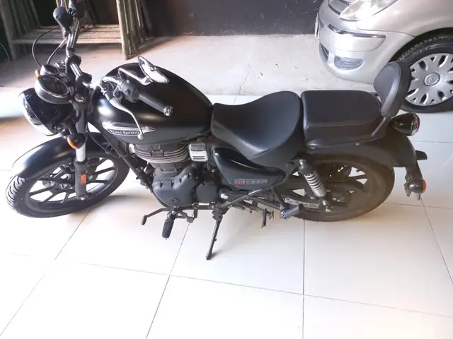 Carro Royal Enfield Meteor 350 2023 Fireball