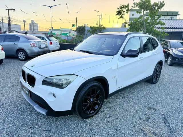 Carro BMW X1 2013 2.0 sDrive18i (aut)