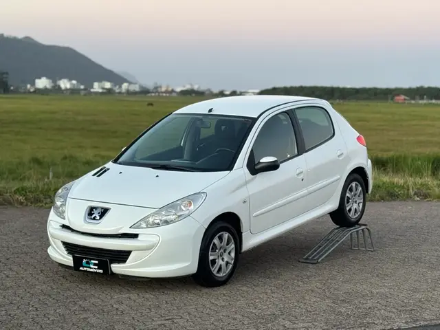 Carro Peugeot 207 2012 Hatch XR 1.4 8V (flex) 2p