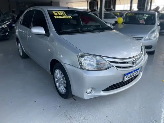 Carro Toyota Etios Sedan 2013 XLS 1.5 (Flex)