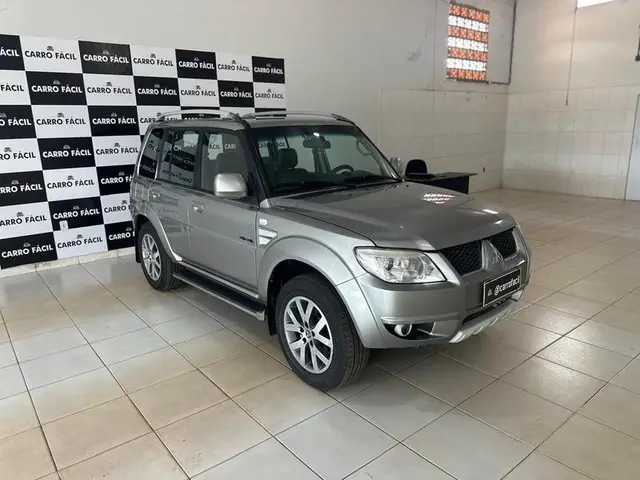 Carro Mitsubishi Pajero TR4 2014 2.0 16V 4x2 (Flex)