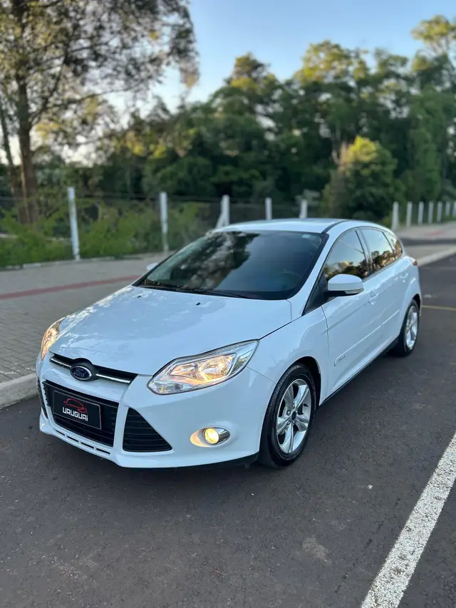 Carro Ford Focus Hatch 2015 SE 1.6 16V TiVCT PowerShift