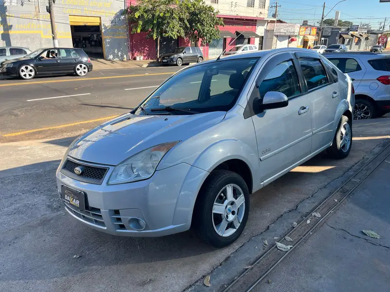 Ford Fiesta Sedan 1.6 (Flex)