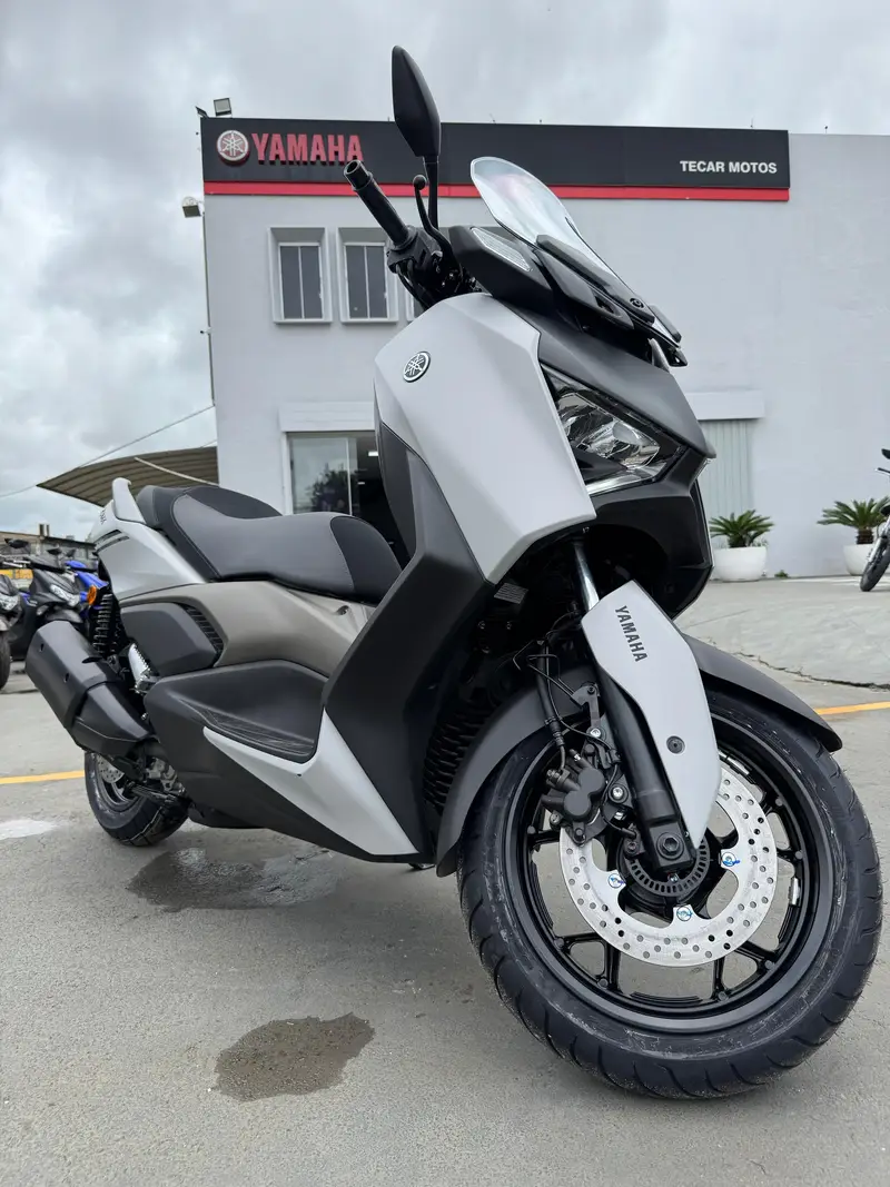 Yamaha XMax 250 Connected