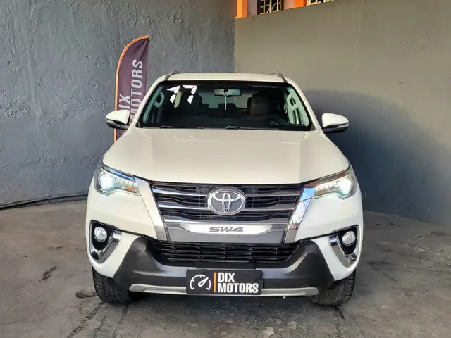 Carro Toyota SW4 2017 2.8 TDI SRX 5L 4x4 (Aut)