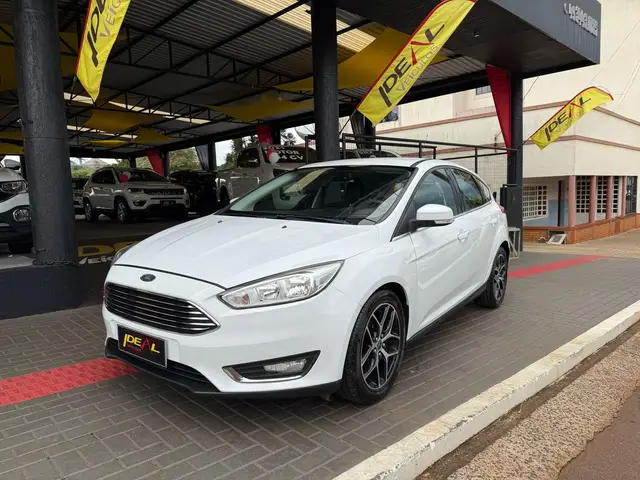 Carro Ford Focus Hatch 2016 Titanium Plus 2.0 PowerShift