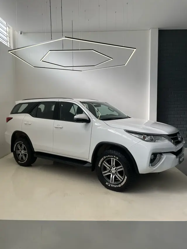 Carro Toyota SW4 2018 2.7 SR 5L 4x2 (Aut) (Flex)
