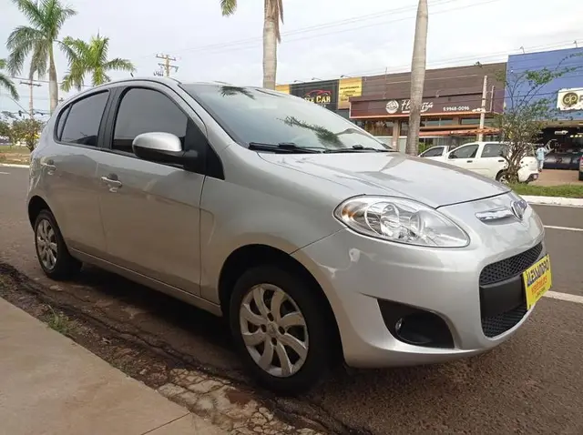 Carro Fiat Palio 2013 Attractive 1.4 8V (Flex)