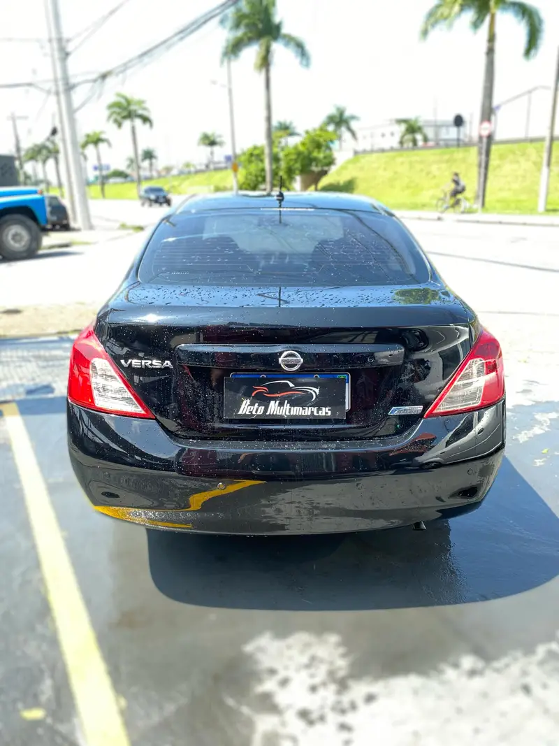 Nissan Versa 1.6 16V SL (Flex)