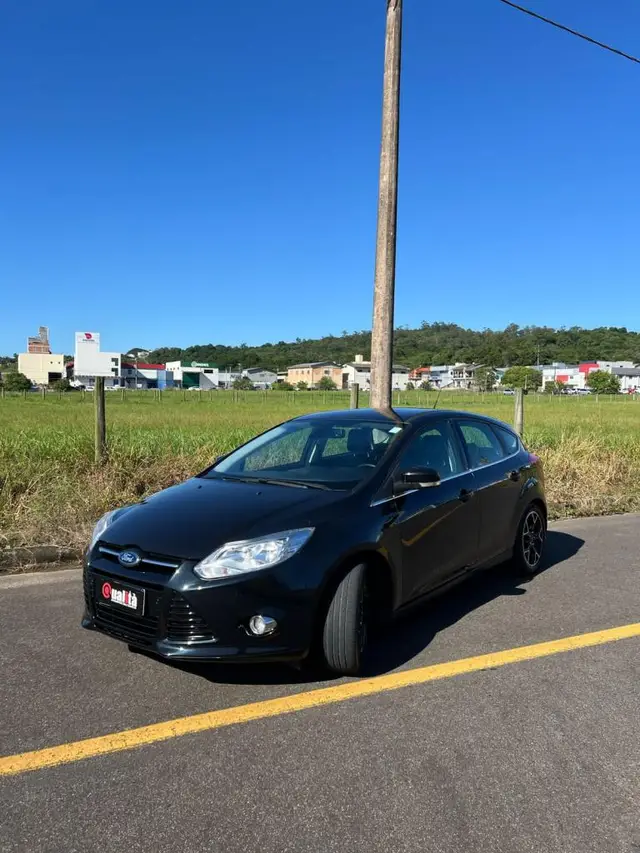 Carro Ford Focus Hatch 2015 Titanium Plus 2.0 16V PowerShift