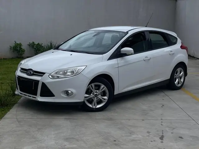 Carro Ford Focus Hatch 2015 SE 1.6 16V TiVCT PowerShift