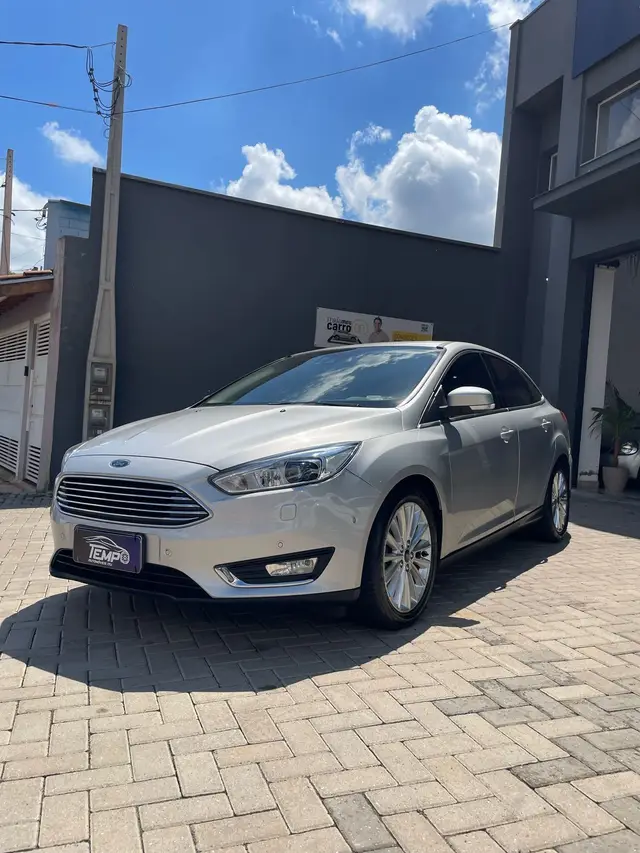 Carro Ford Focus Hatch 2017 Titanium 2.0 PowerShift