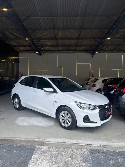 Carro Chevrolet Onix 2023 LT 1.0