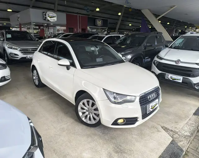 Carro Audi A1 2013 1.4 TFSI Sportback Attraction S Tronic