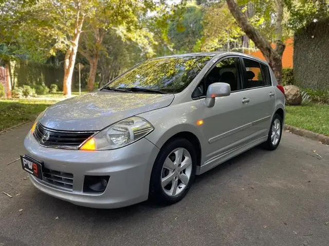 Carro Nissan Tiida 2013 SL 1.8 (flex)