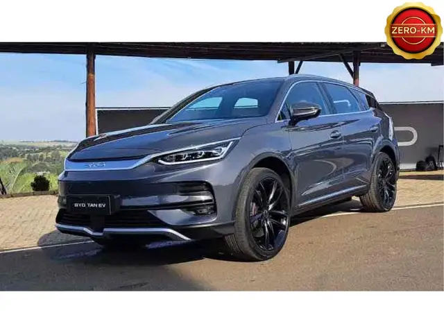 Carro BYD Tan  2025 EV