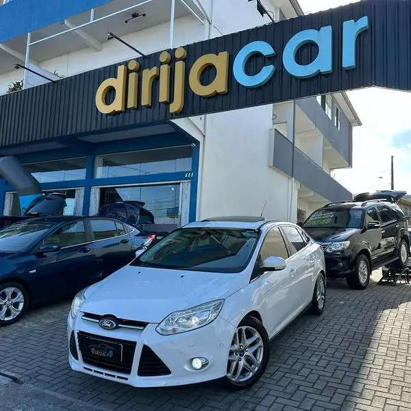 Carro Ford Focus Hatch 2014 Titanium Plus 2.0 16V PowerShift