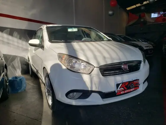 Carro Fiat Grand Siena 2016 Essence 1.6 16V (Flex)