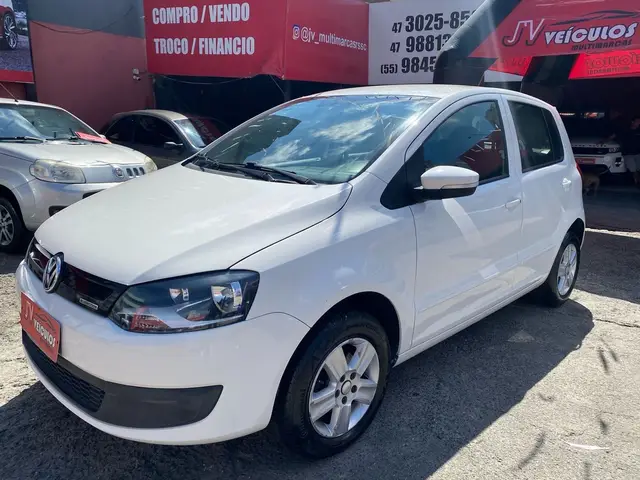Carro Volkswagen Fox 2014 1.0 TEC BlueMotion (Flex) 4p