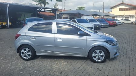 Onix 1.0 LT SPE/4
