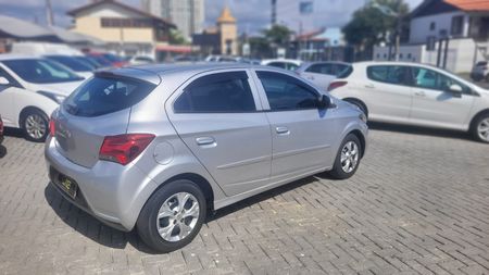 Onix 1.0 LT SPE/4