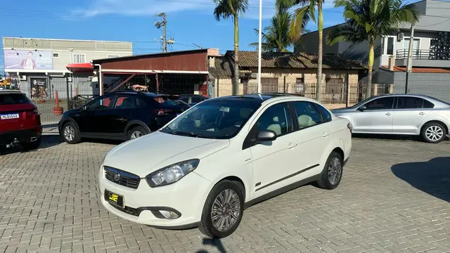 Carro Fiat Grand Siena 2014 ESSEN.SUBLIME Dual. 1.6 Flex