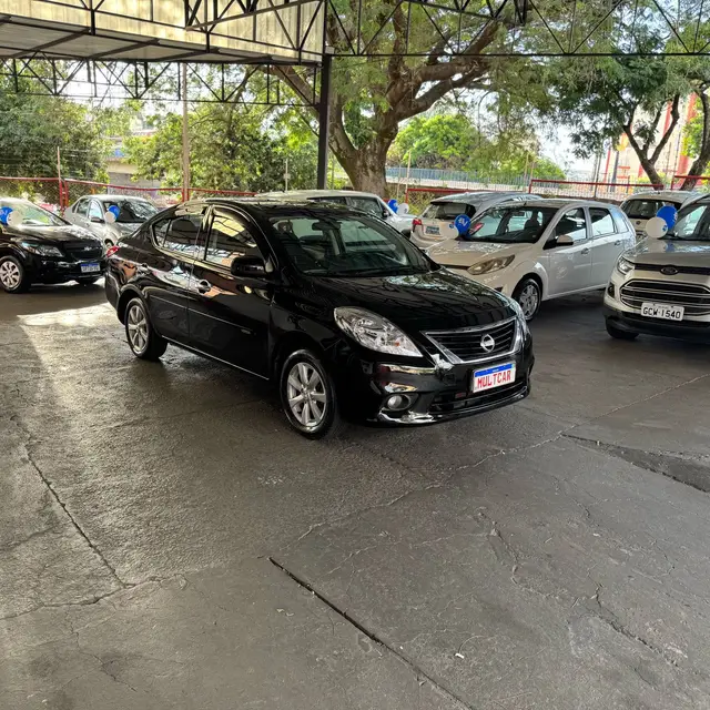 Carro Nissan Versa 2014 1.6 16V SL (Flex)