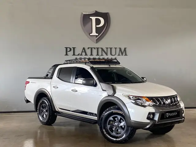 Carro Mitsubishi L200 Triton Savana 2023 GLS 2.4 Turbo
