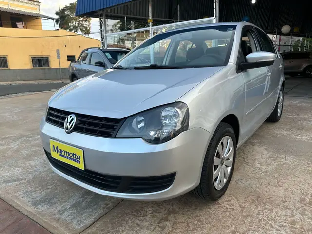 Carro Volkswagen Polo Sedan 2013 1.6 8V (Flex)