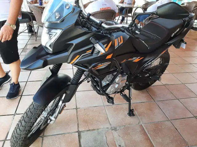 Moto Avelloz AZX 2025 160