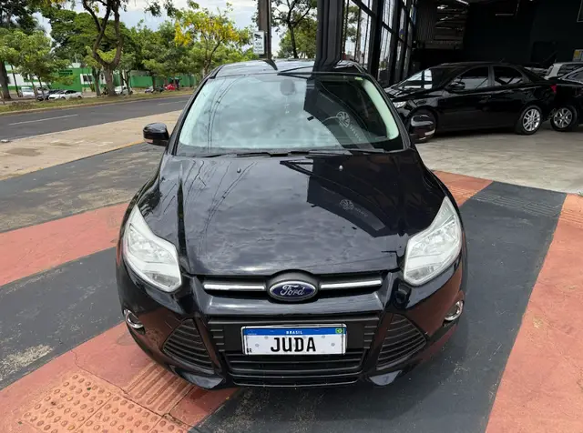 Carro Ford Focus Hatch 2014 SE 2.0 16V PowerShift