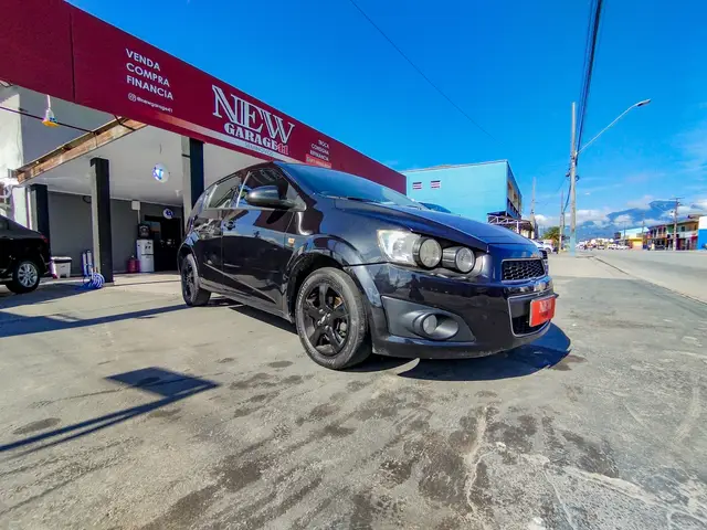Carro Chevrolet Sonic 2013 Hatch LT