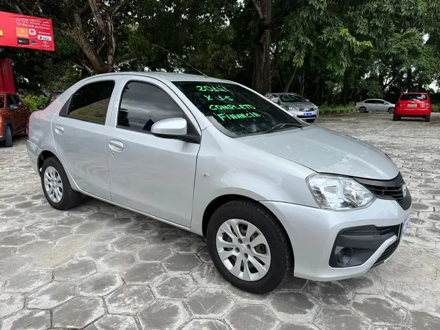 Carro Toyota Etios Sedan 2014 X 1.5 (Flex)