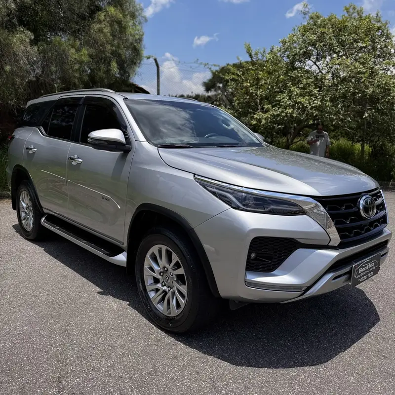 Toyota SW4 SRX 2.8 turbodiesel 7L 4x4 (Aut)