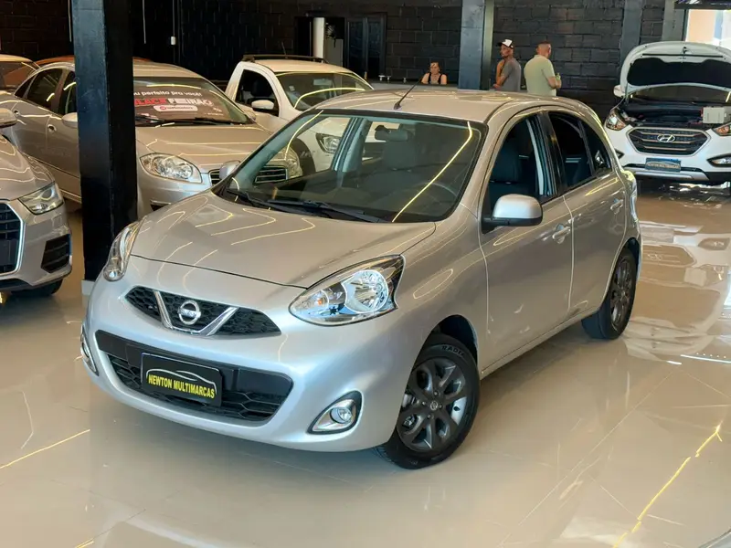 Nissan March 1.6 16V SV (Flex)