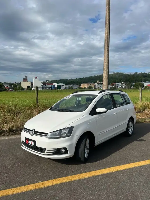 Carro Volkswagen SpaceFox 2015 1.6 VHT Comfortline I-Motion (Flex)