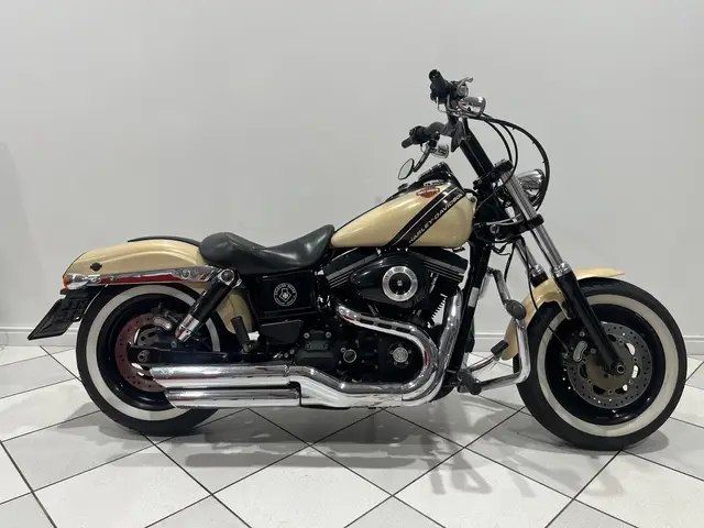 Carro Harley-Davidson Dyna 2015 Fat Bob