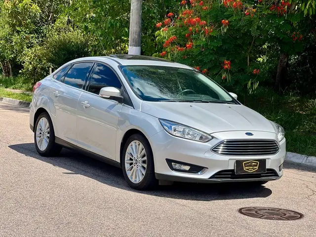 Carro Ford Focus Hatch 2017 Titanium 2.0 PowerShift