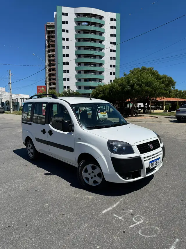 Carro Fiat Doblò 2021 Essence 1.8 16V (Flex)