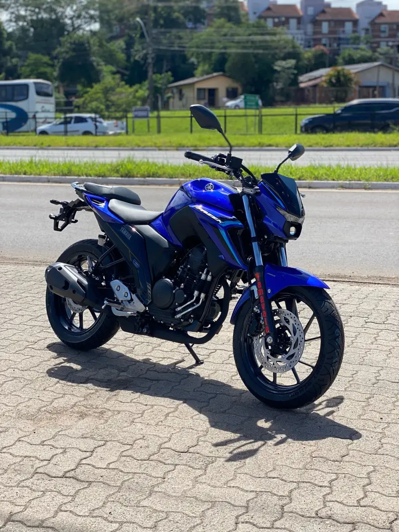 Yamaha Fazer FZ25 Connected