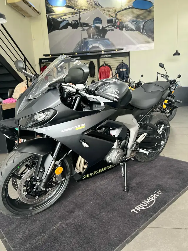 Carro Triumph Daytona 660 2025 ABS