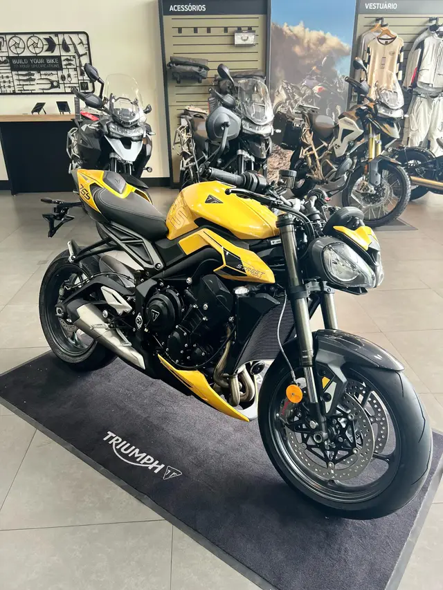 Carro Triumph Street Triple 765 2025 RS