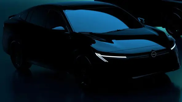 Sedan teve silhueta e faróis revelados, visual deverá remeter a primo elétrico chinês