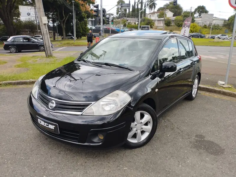 Nissan Tiida SL 1.8 (flex)