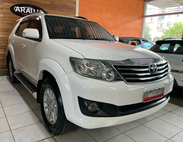 Carro Toyota Hilux SW4 2014 2.7 4x2 SR