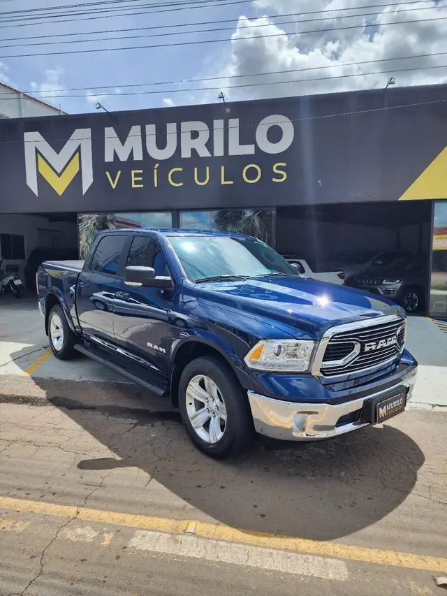 Carro RAM Classic 2023 Laramie 5.7