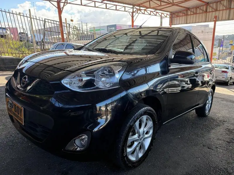 Nissan March 1.0 12V SV (Flex)