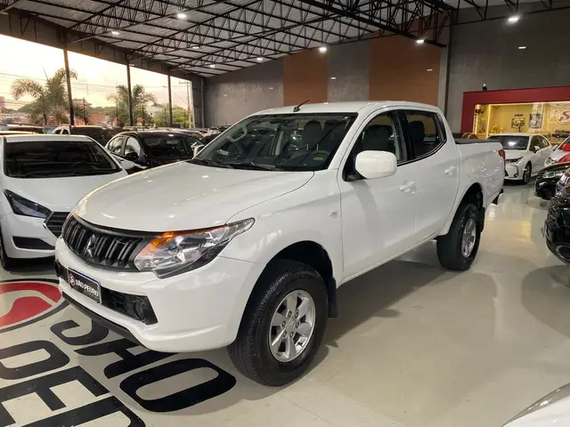 Carro Mitsubishi L200 Triton Sport 2022 GL 2.4 DID-H 4x4 (Aut)