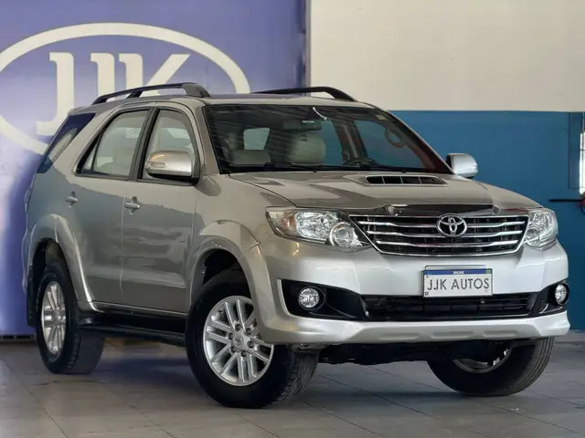 Carro Toyota Hilux SW4 2013 SRV 3.0 4X4 (7 Lugares)